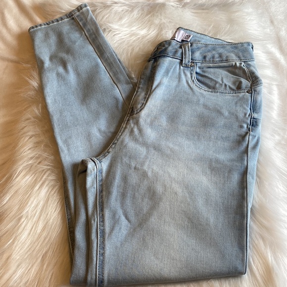 🌻3/$40🌻 Refuge Rio Light Wash Skinny Jegging Size 7 NWOT - Picture 2 of 7
